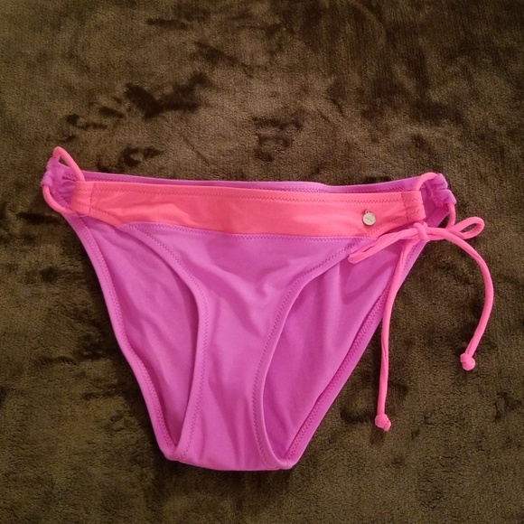 American Eagle Outfitters - Picture 4 of 8